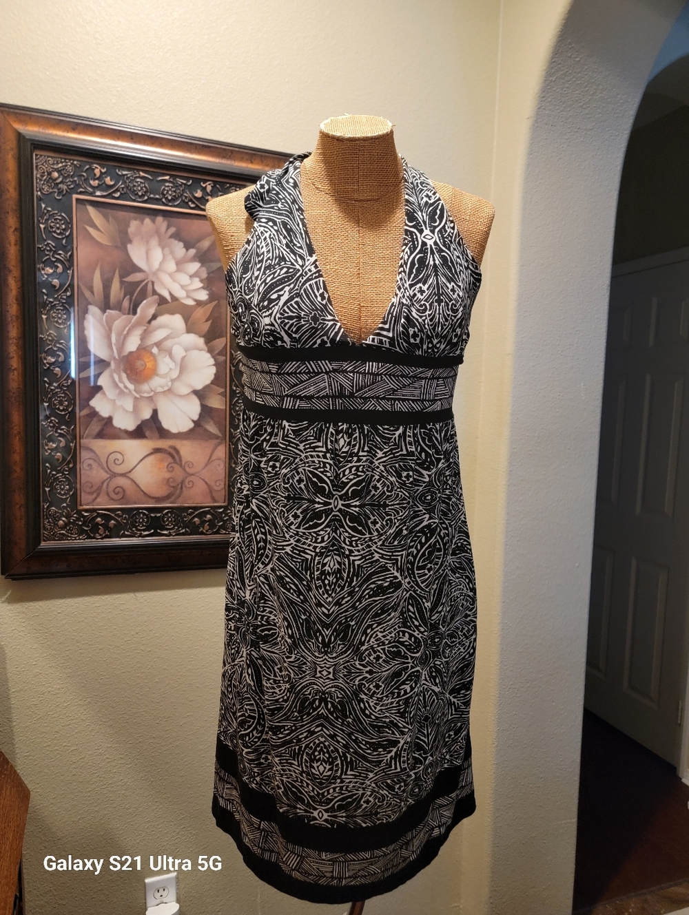 Black and White Floral Print Fabric Top. Lined